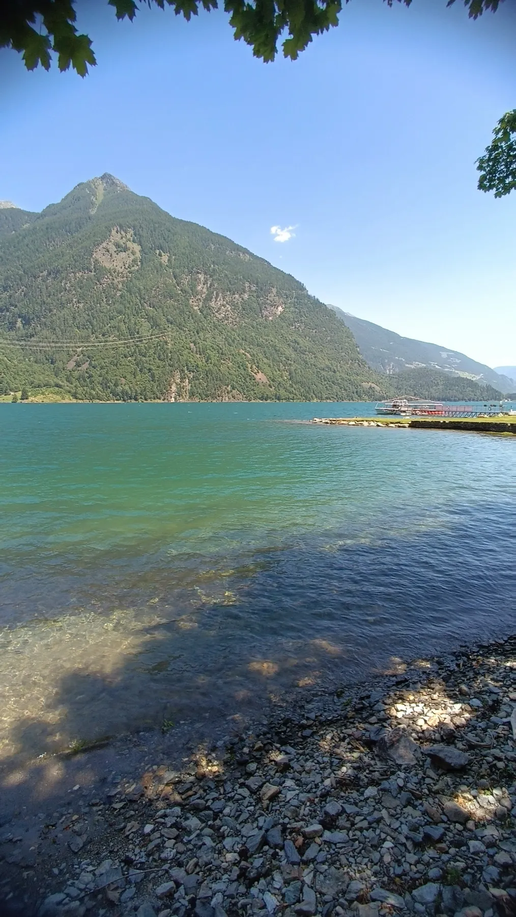 Lago di Poschiavo — oasi estiva in Svizzera