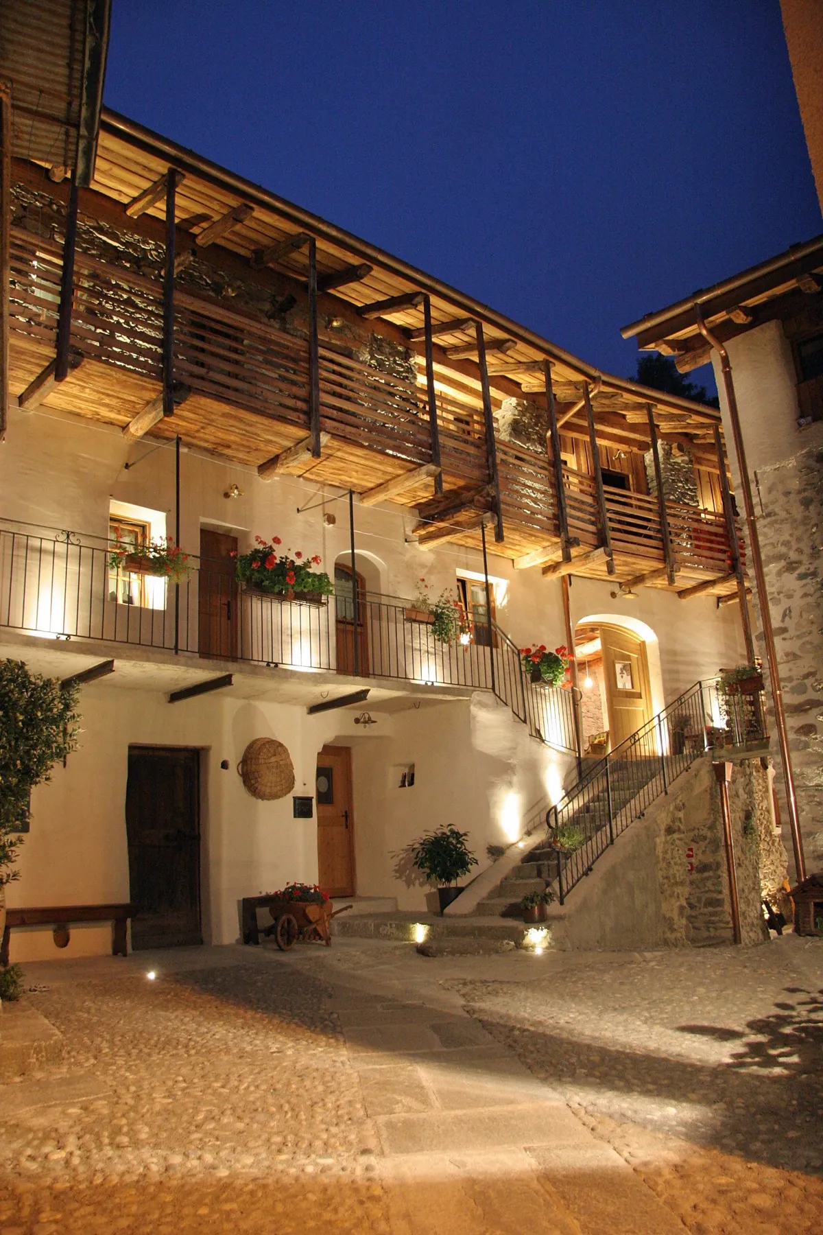 Ostello del Castello Tirano - vista notturna