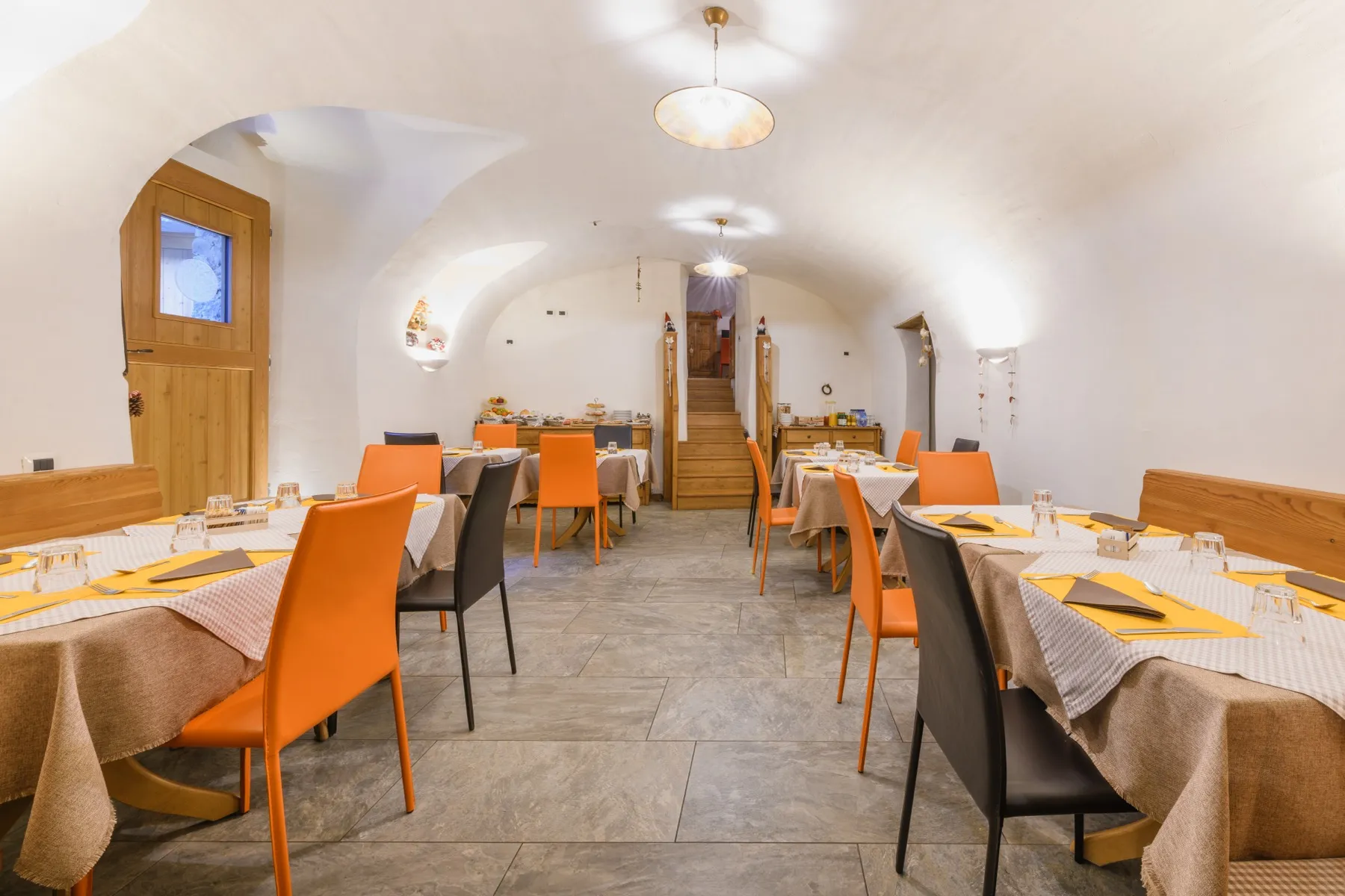 Sala colazioni nella stalla