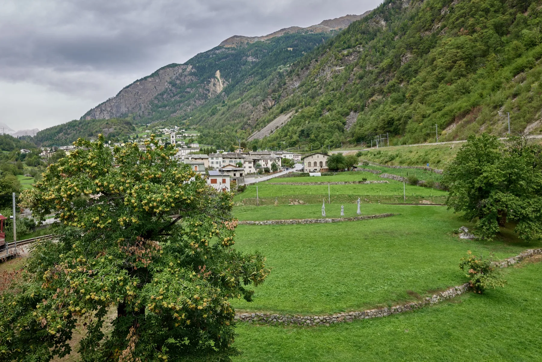 Il Bernina Express sul viadotto elicoidale di Brusio